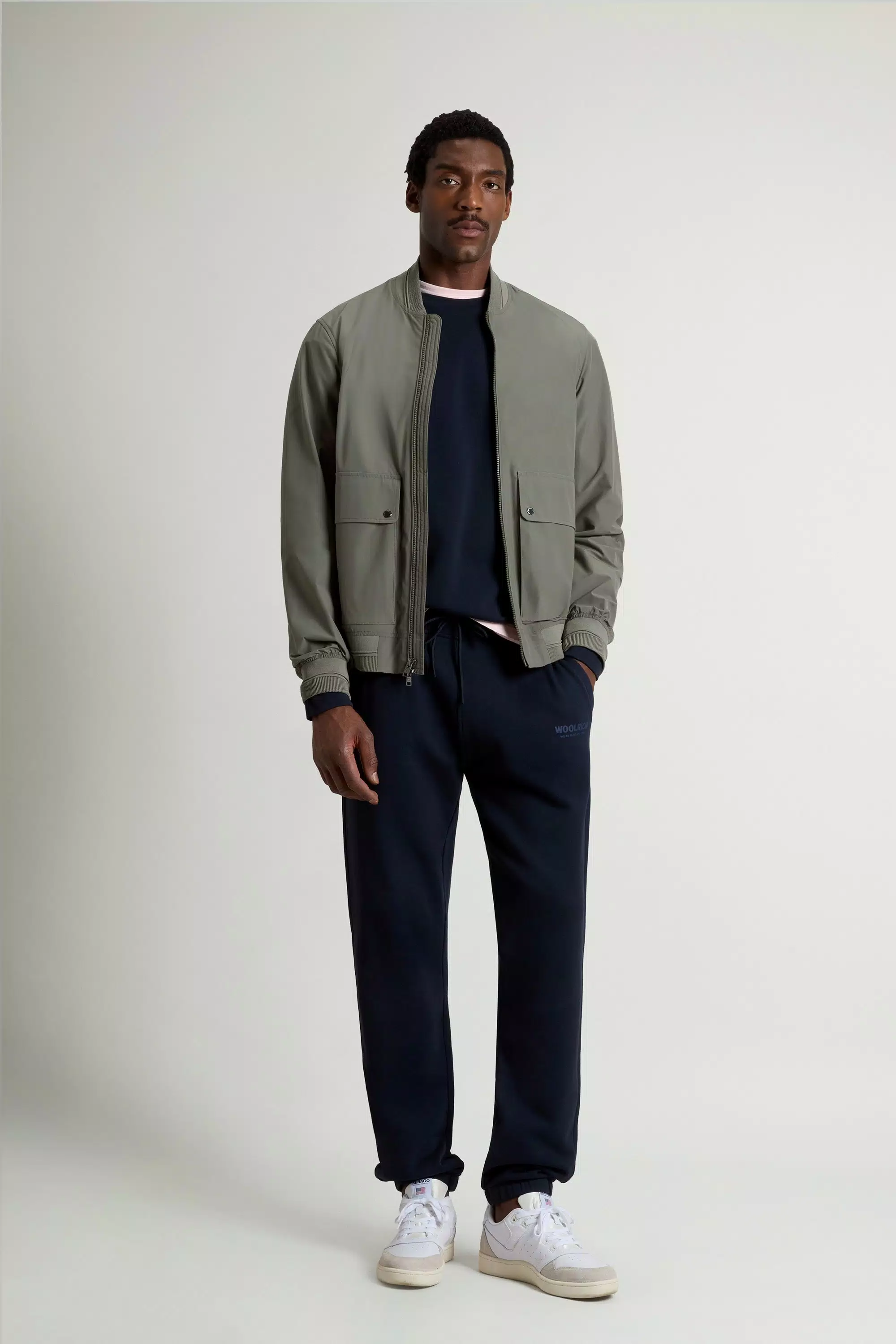 Wesley Bomber Jacket em Tecido Urban Touch - Olive Fumê