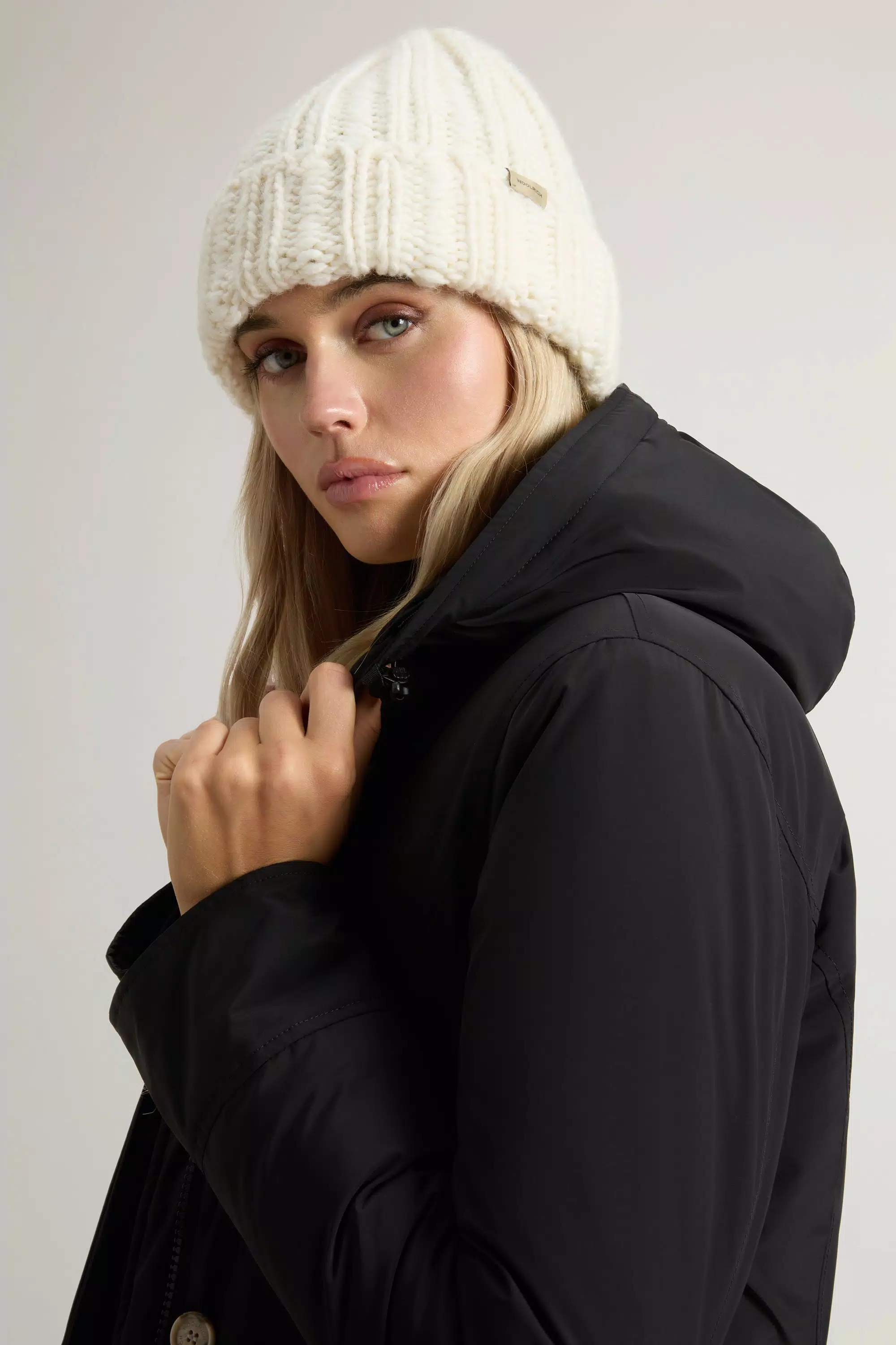 Parka Ártica com Toque Urbano e Pelúcia Removível - Preto