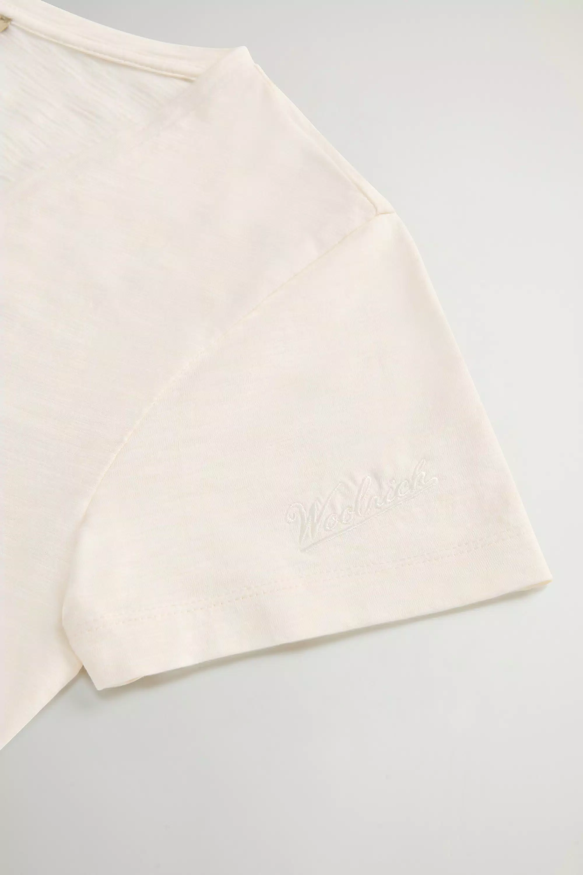 Camiseta de Algodão Puro com Gola em V - Jet Stream