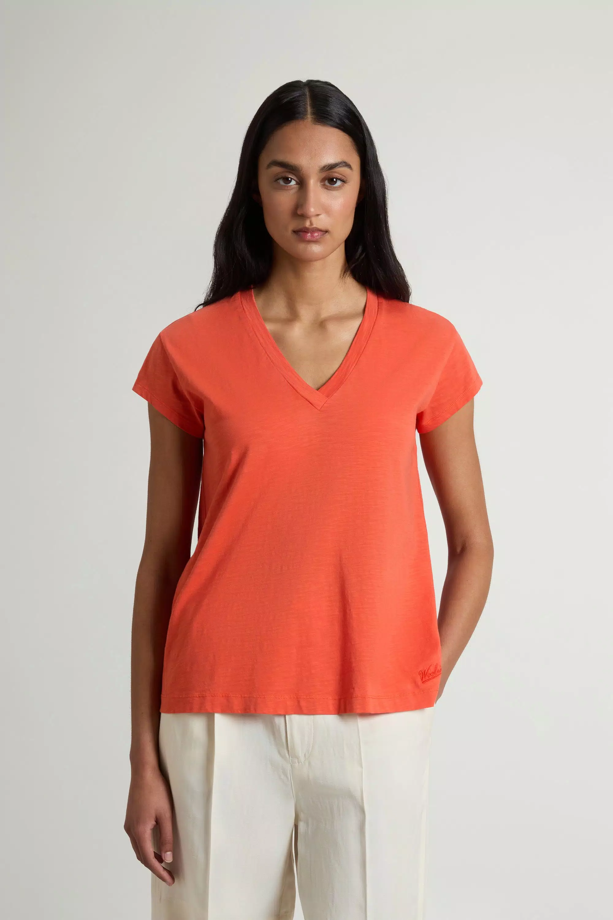 Camiseta em Algodão 100% com Tecido Slub em Gola em V - Pimenta