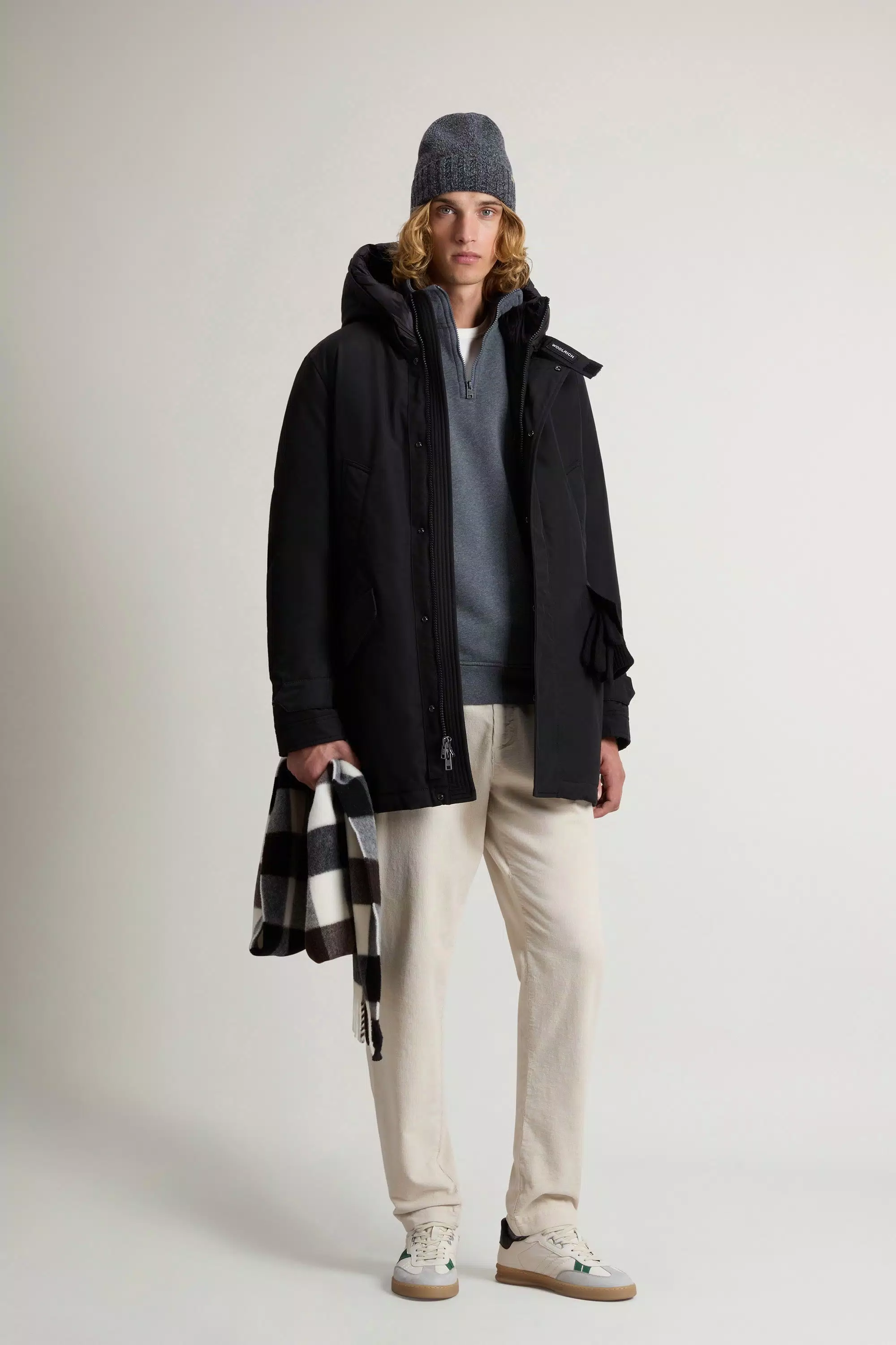 Parka Polar em Tecido Ramar com Gola Alta - Preto