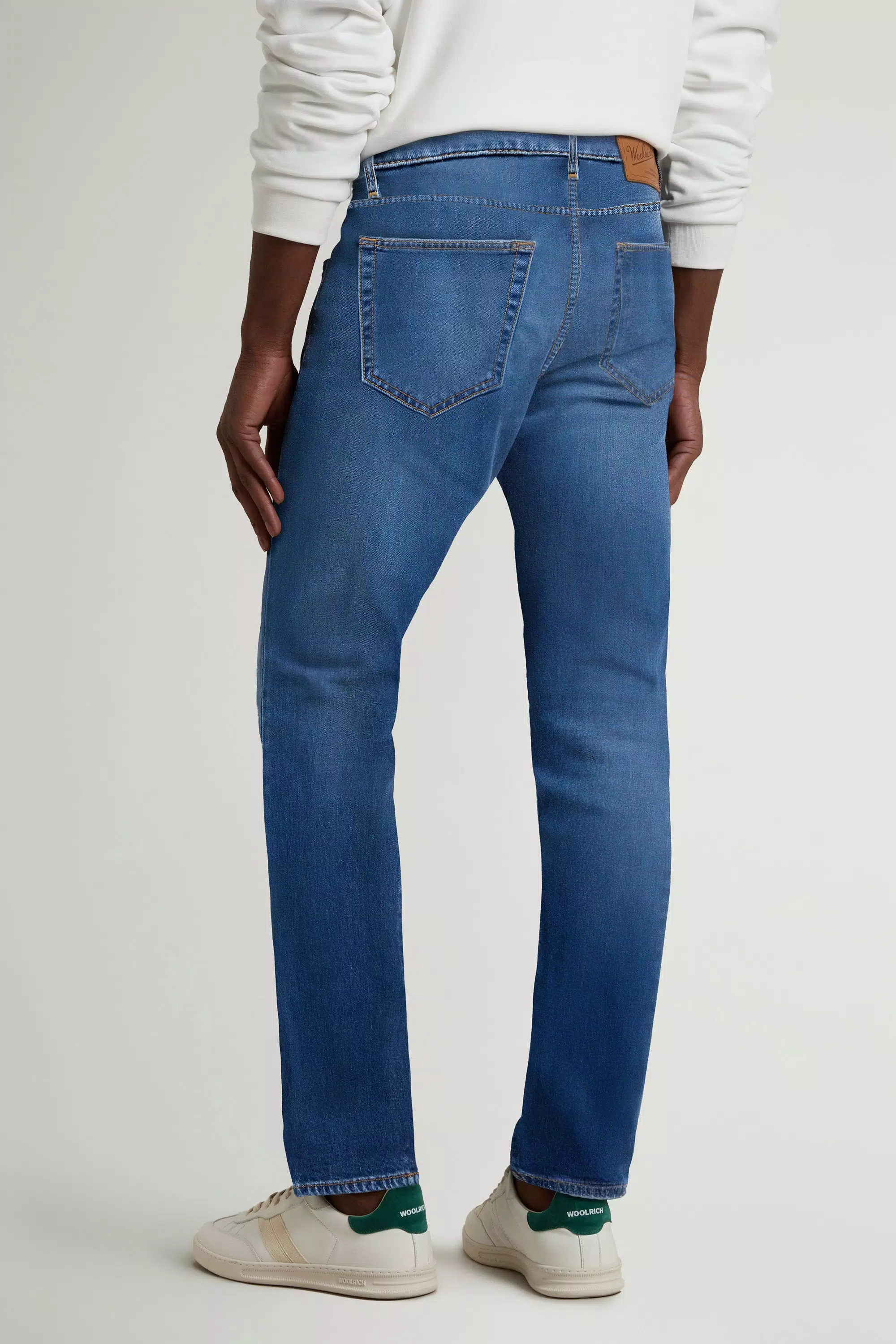 Jeans de Cinco Bolsos em Denim de Algodão Elástico - Lavagem Pedra