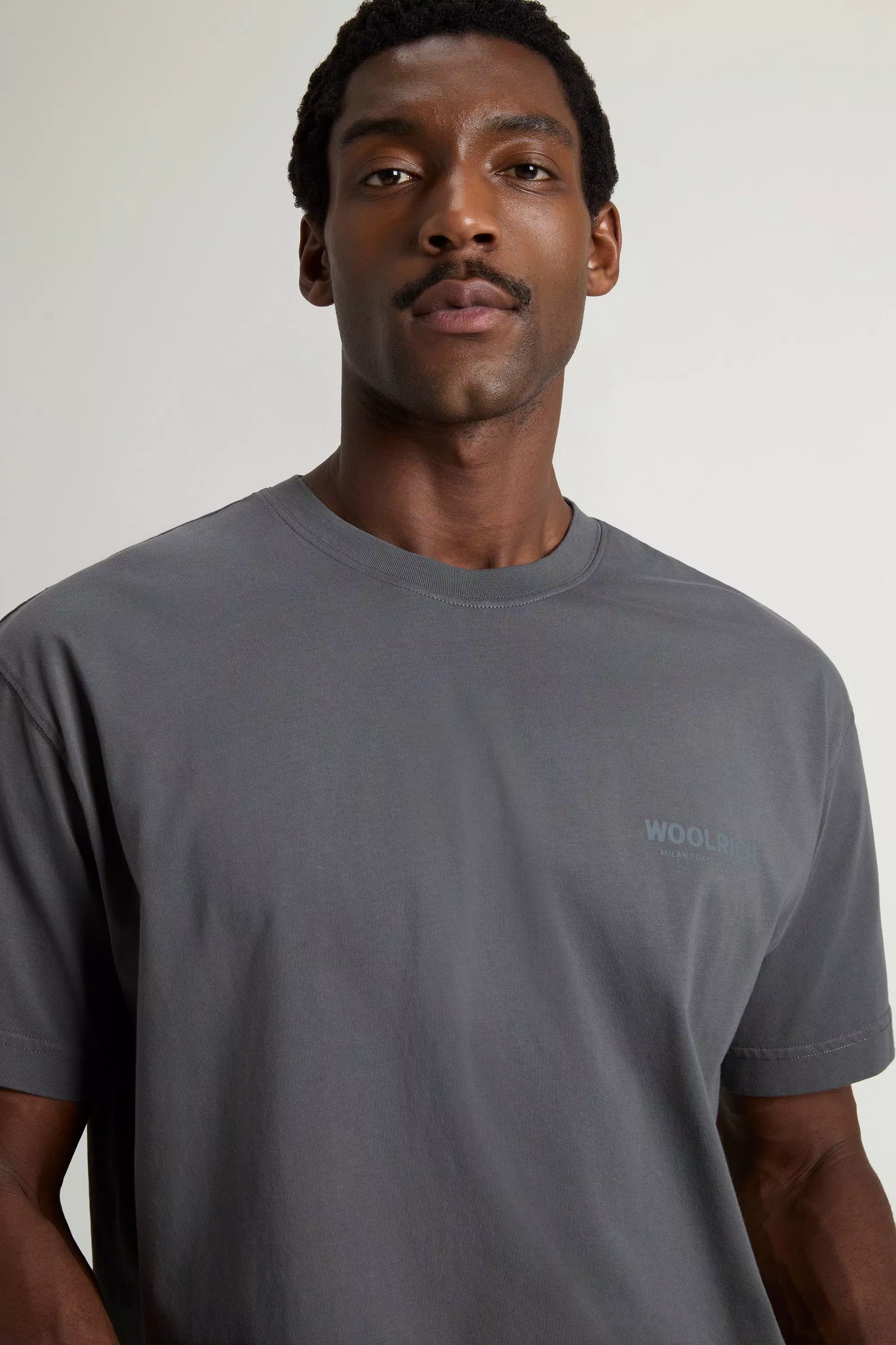 Camiseta de Algodão Puro com Logotipo - Cinza Sombra