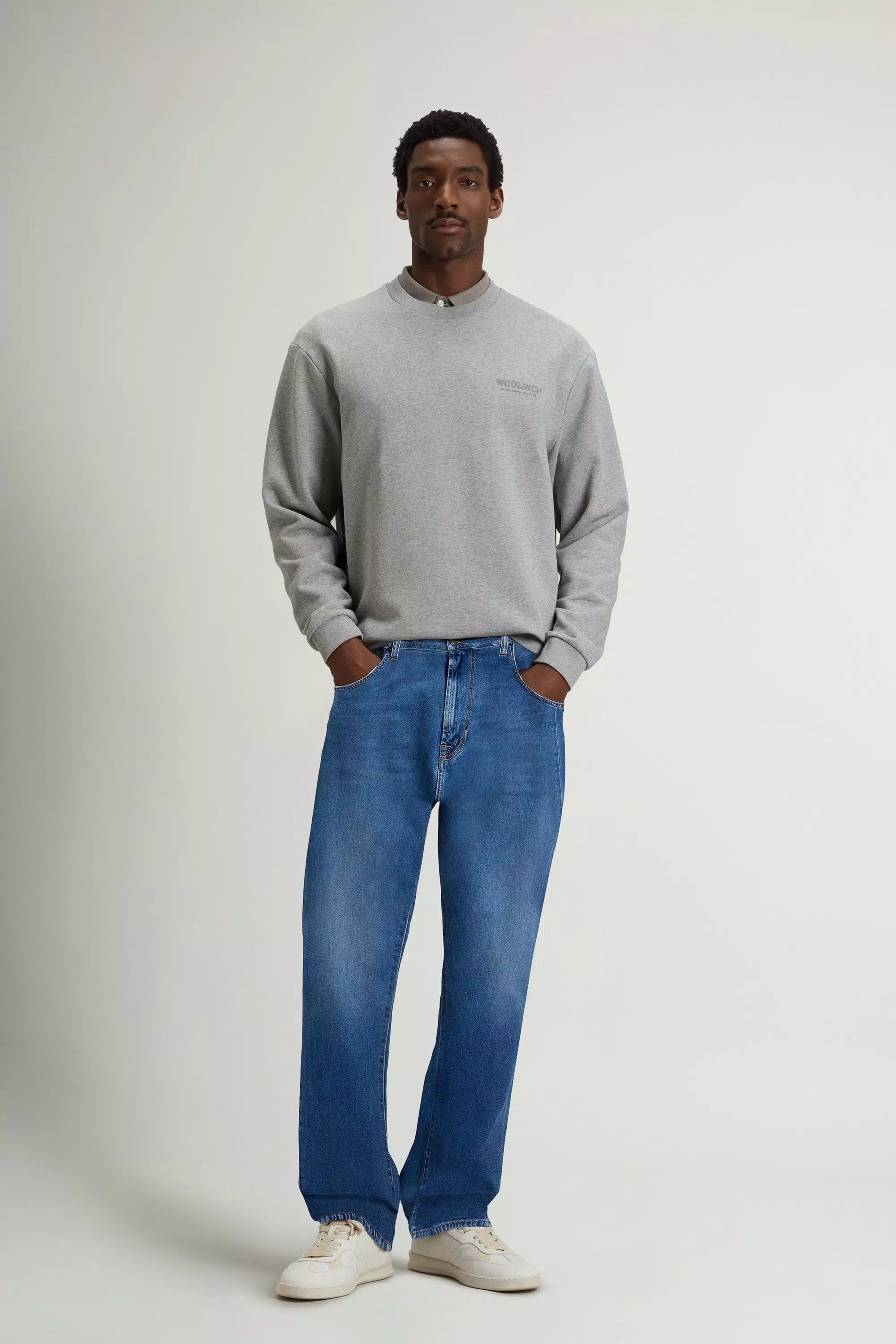 Jeans Modernos de Cinco Bolsos em Jeans de Algodão Elástico - Lavagem Pedra