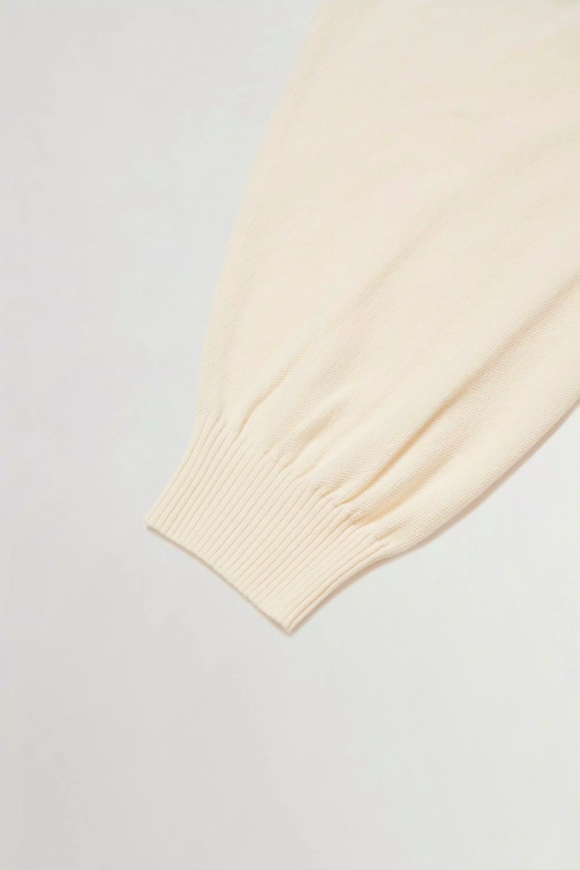 Cardigã com Gola Redonda em Malha de Algodão 100% Pique - Branco