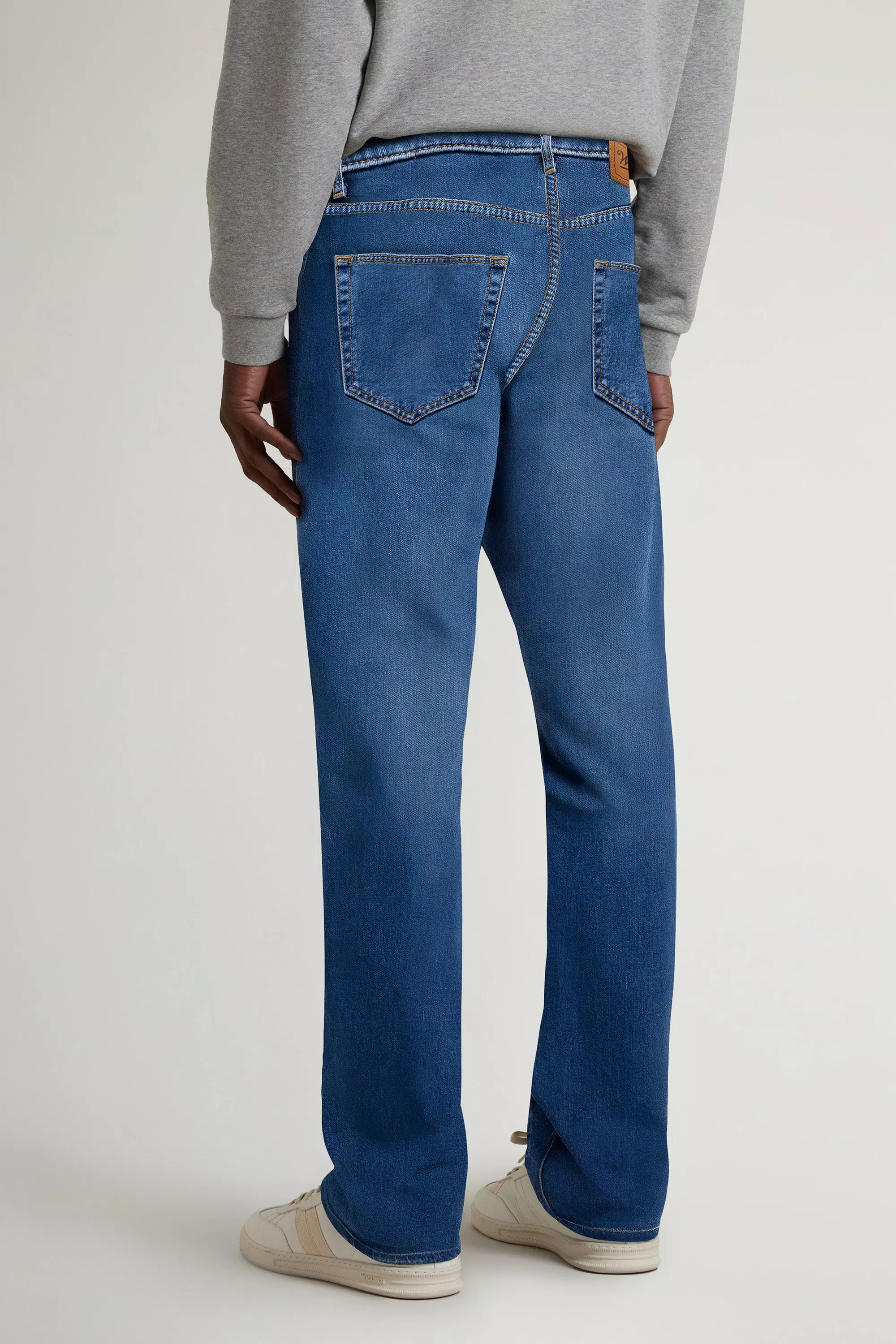 Jeans Modernos de Cinco Bolsos em Jeans de Algodão Elástico - Lavagem Pedra