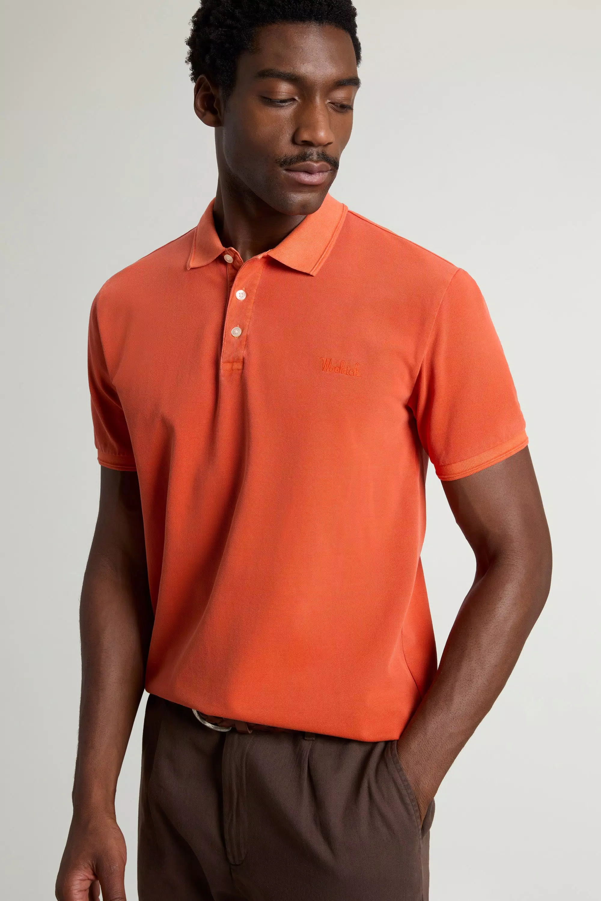 Camisola Polo Mackinack com Dye em Tecido de Malha Elástica de Algodão - Abóbora Purê Desbotado
