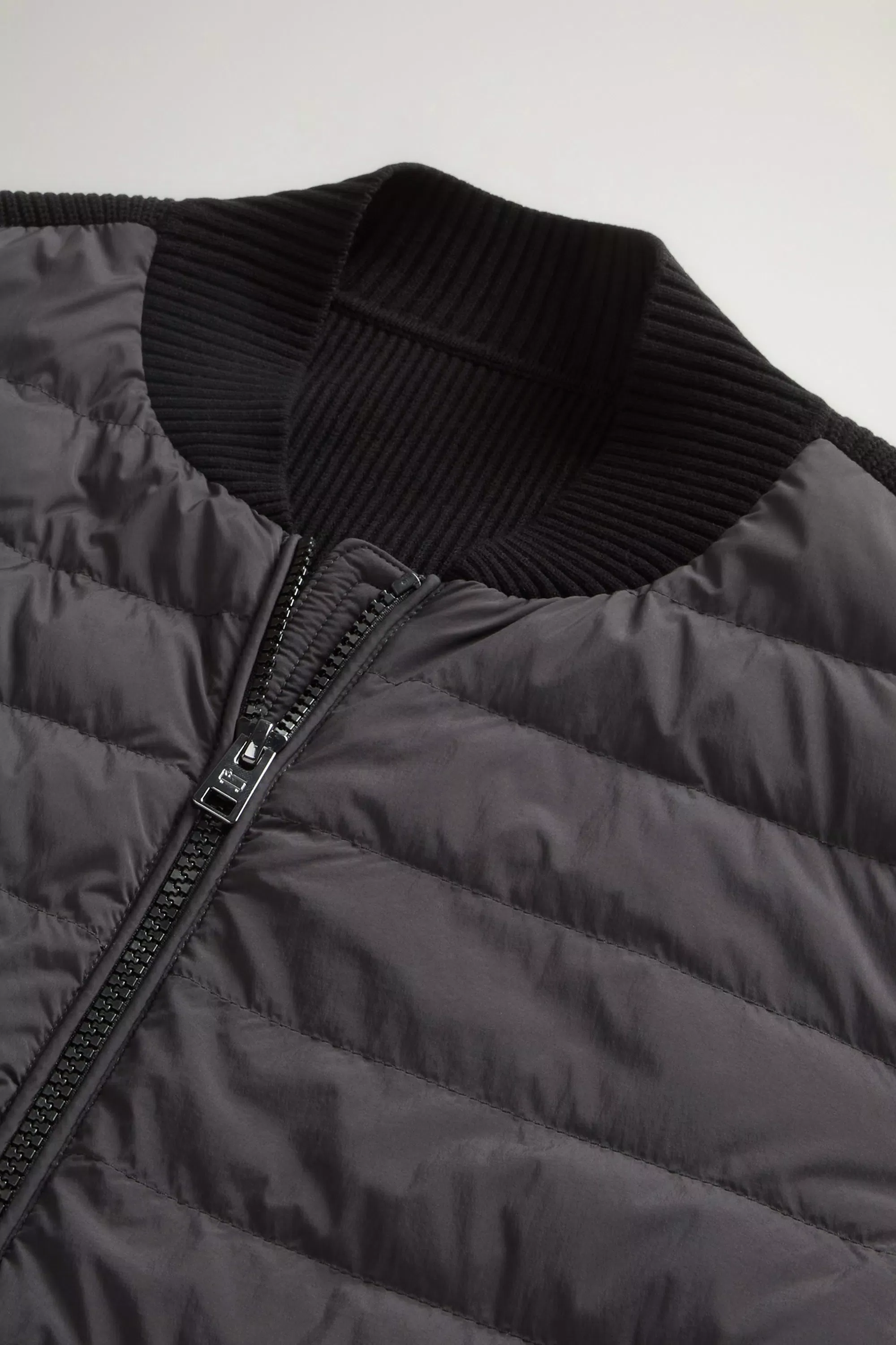 Jaqueta Bomber Híbrida em Nylon - Preto Desbotado