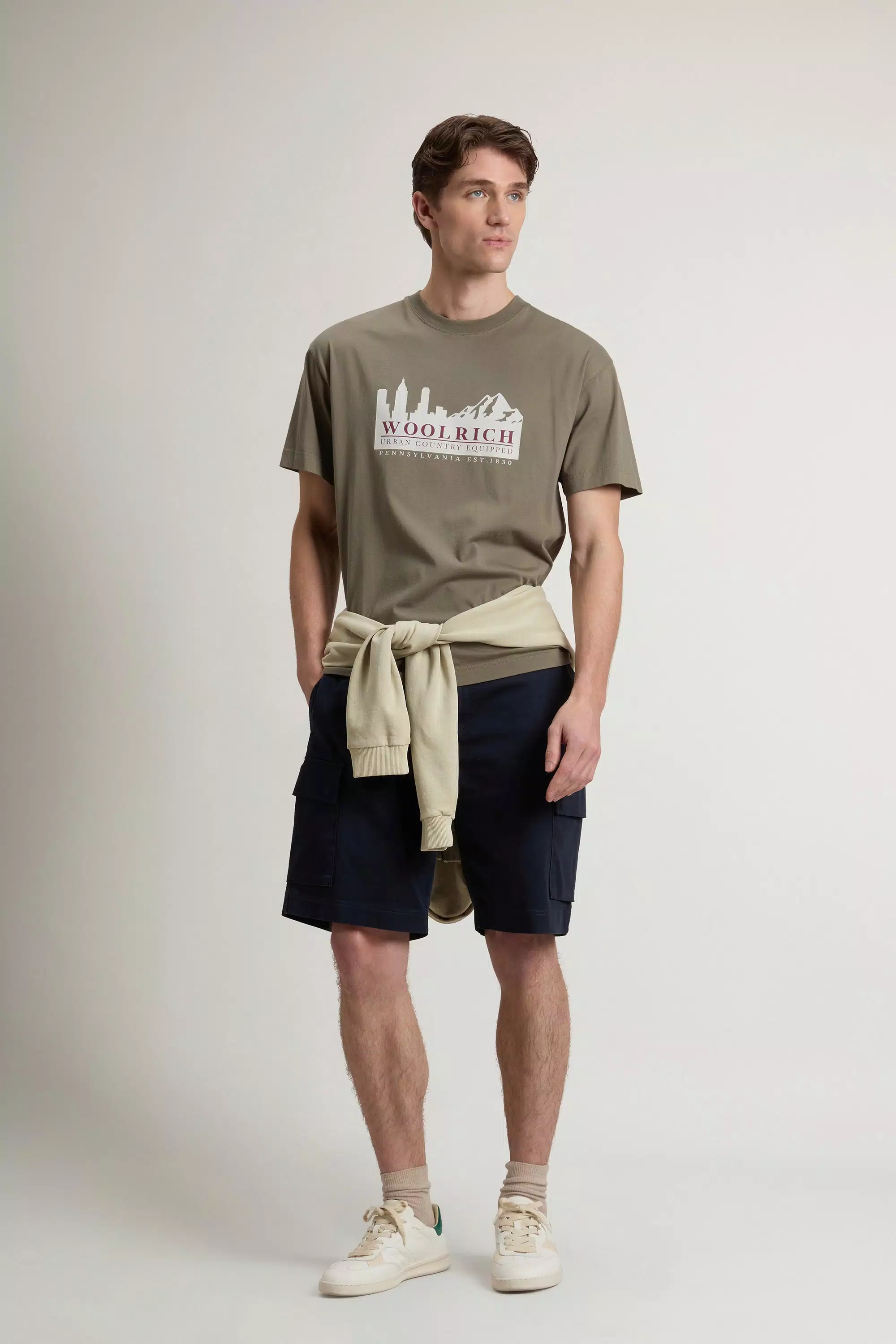 Camiseta de Algodão Puro com Logotipo - Oliva Fumaça