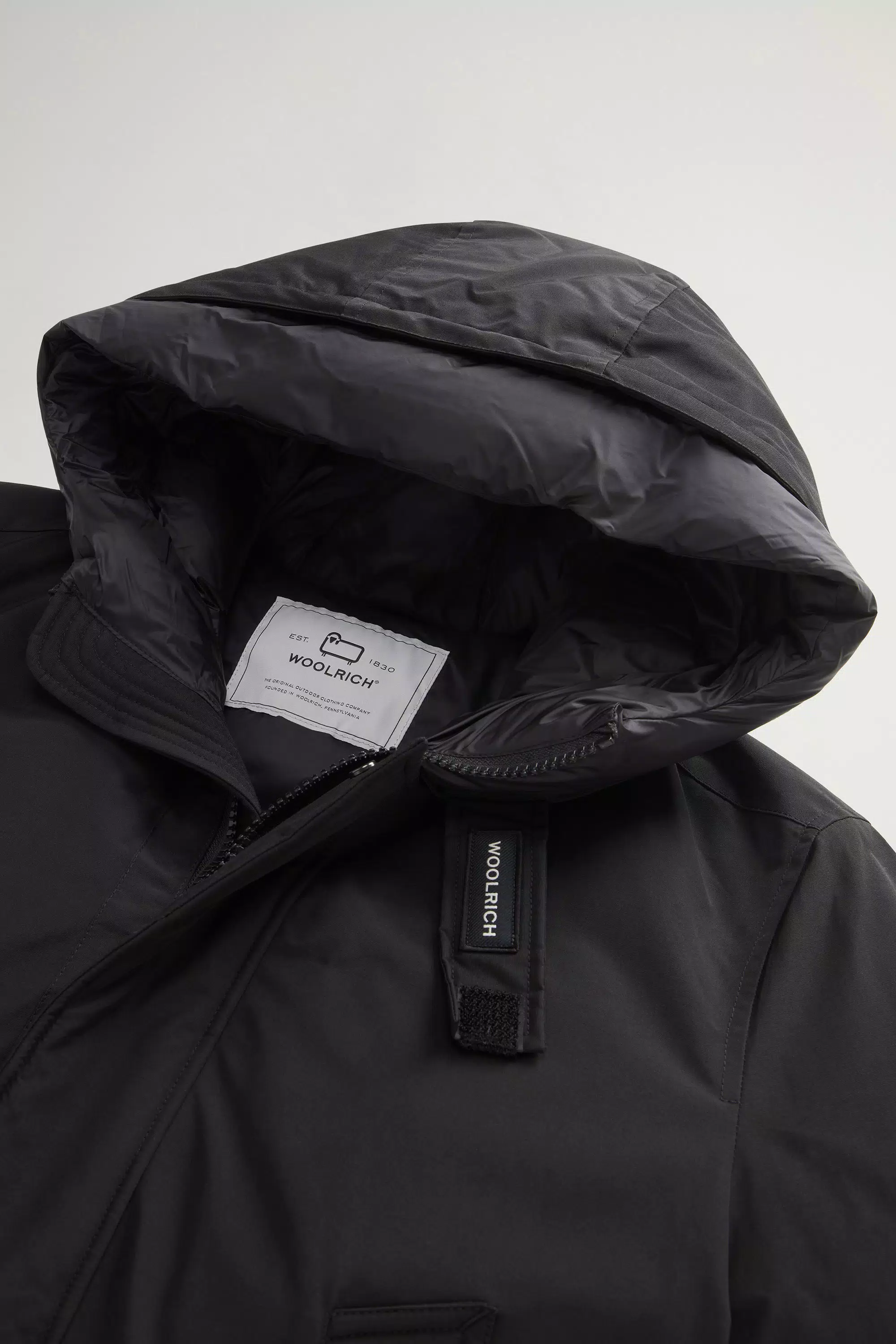Parka Polar em Tecido Ramar com Gola Alta - Preto