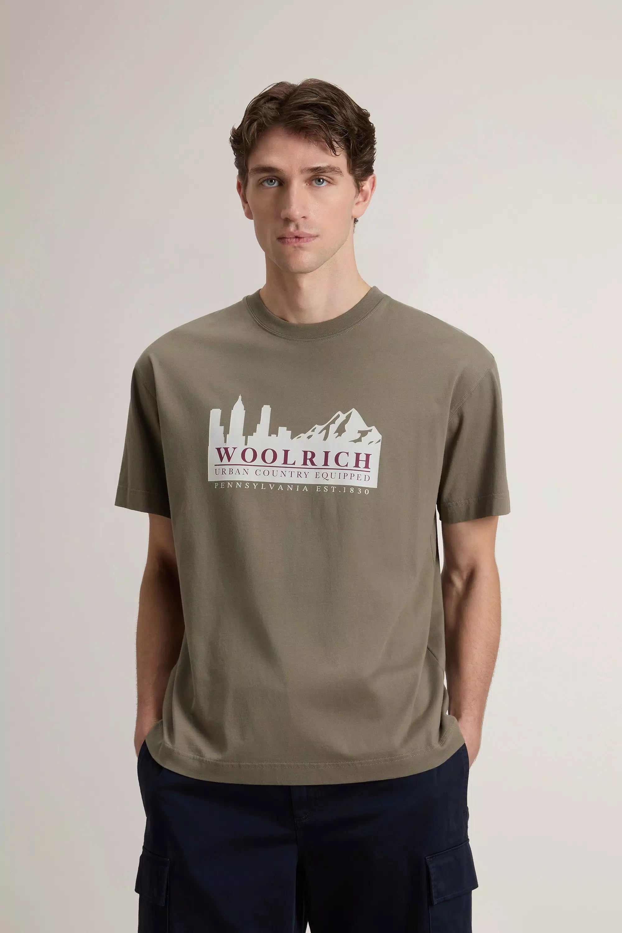 Camiseta de Algodão Puro com Logotipo - Oliva Fumaça