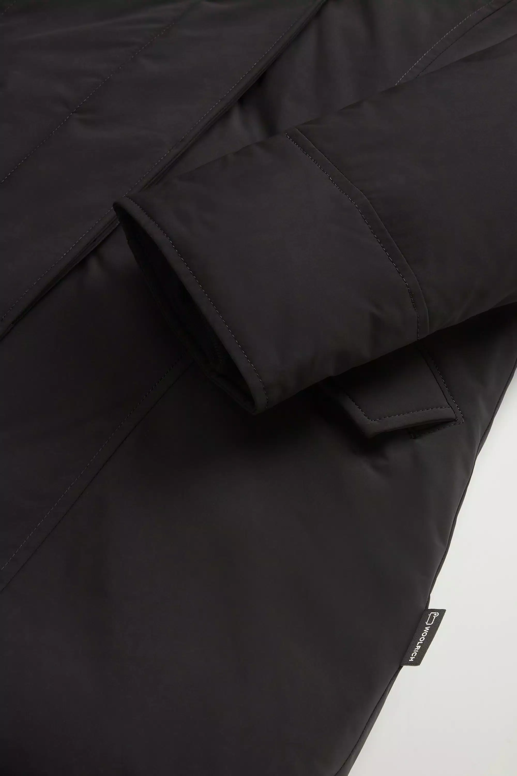 Parka Ártica com Toque Urbano e Pelúcia Removível - Preto